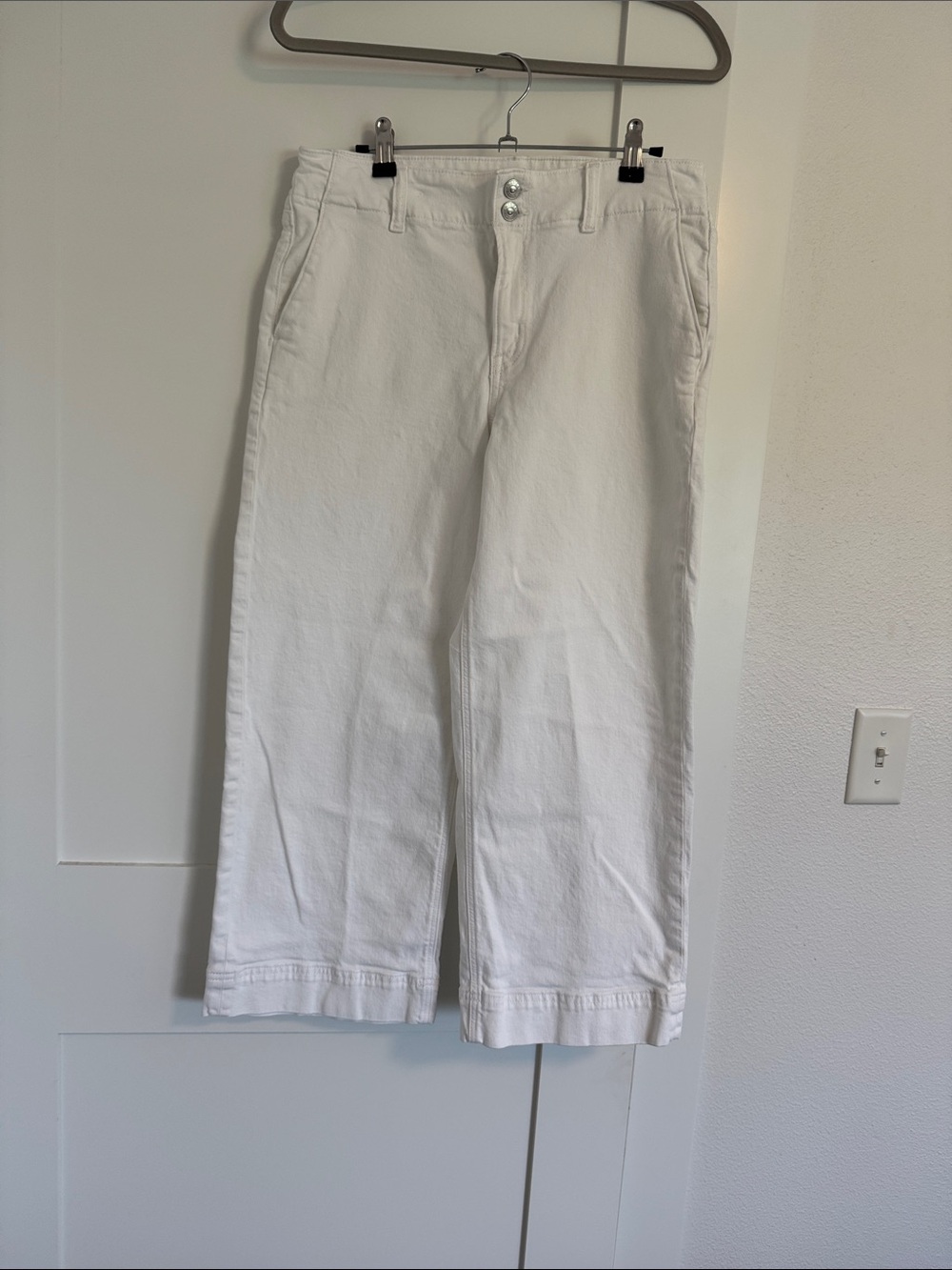 American Eagle Outfitters White Stretch Cropped Denim Pants